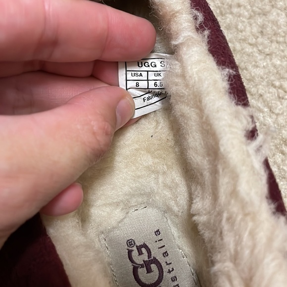 UGG Slippers - Picture 6 of 6
